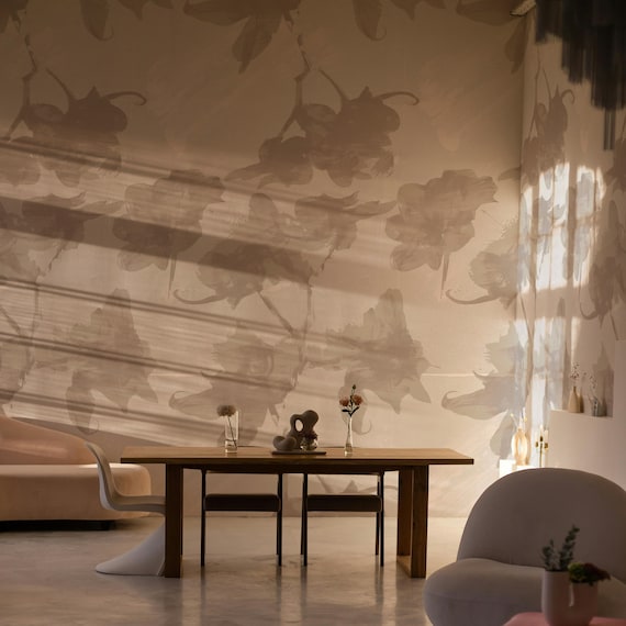 Modern Abstract Floral Wallpaper - Soft Beige Elegant Wall Decor for Chic Contemporary Homes & Interior Design Accent