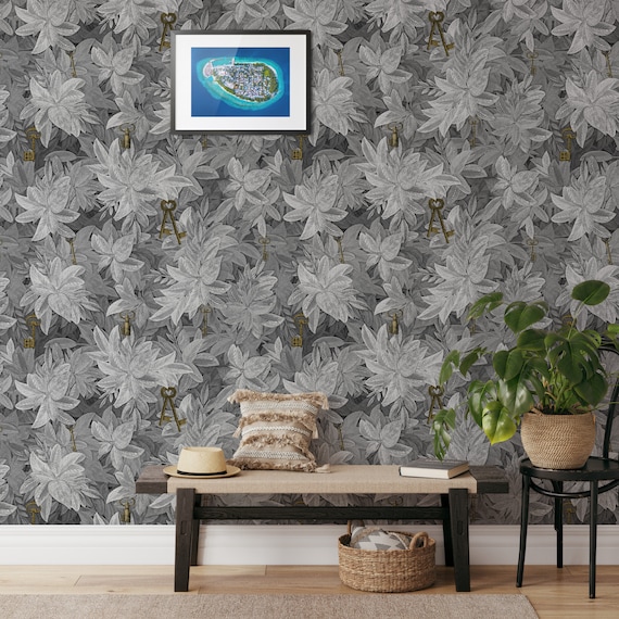 Black and White Ivy Leaves Wallpaper, Hedge Wallpaper with Gold Keys & Light Hedges Wall Mural for Elegant Home Décor