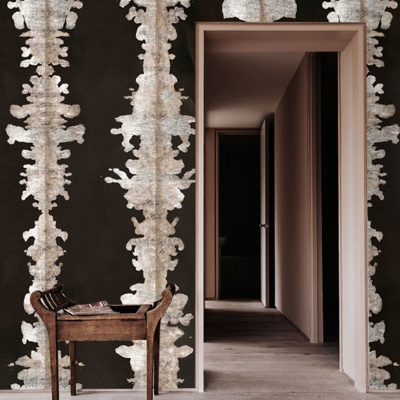 Shibori Ink Spots Wallpaper: Neutral Beige and Black Abstract Design for a Contemporary and Sophisticated Look