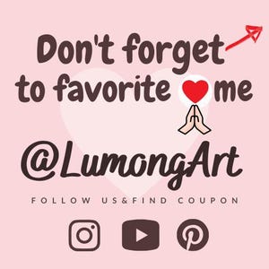Pu&ograve; includere: Grafica rosa con il testo "Non dimenticare di aggiungermi ai preferiti" e "@LumongArt". Include un cuore rosso, mani in preghiera e icone dei social media per Instagram, YouTube e Pinterest. &Egrave; presente anche il testo "Seguici e trova un coupon".