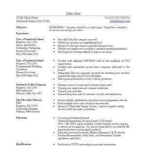 以下が含まれることがあります： 上部にジョン・ドゥの名前が書かれた白黒の履歴書。履歴書には、職務経歴、学歴、資格、所属団体が記載されています。履歴書には、電話番号とメールアドレスを含む連絡先情報も記載されています。