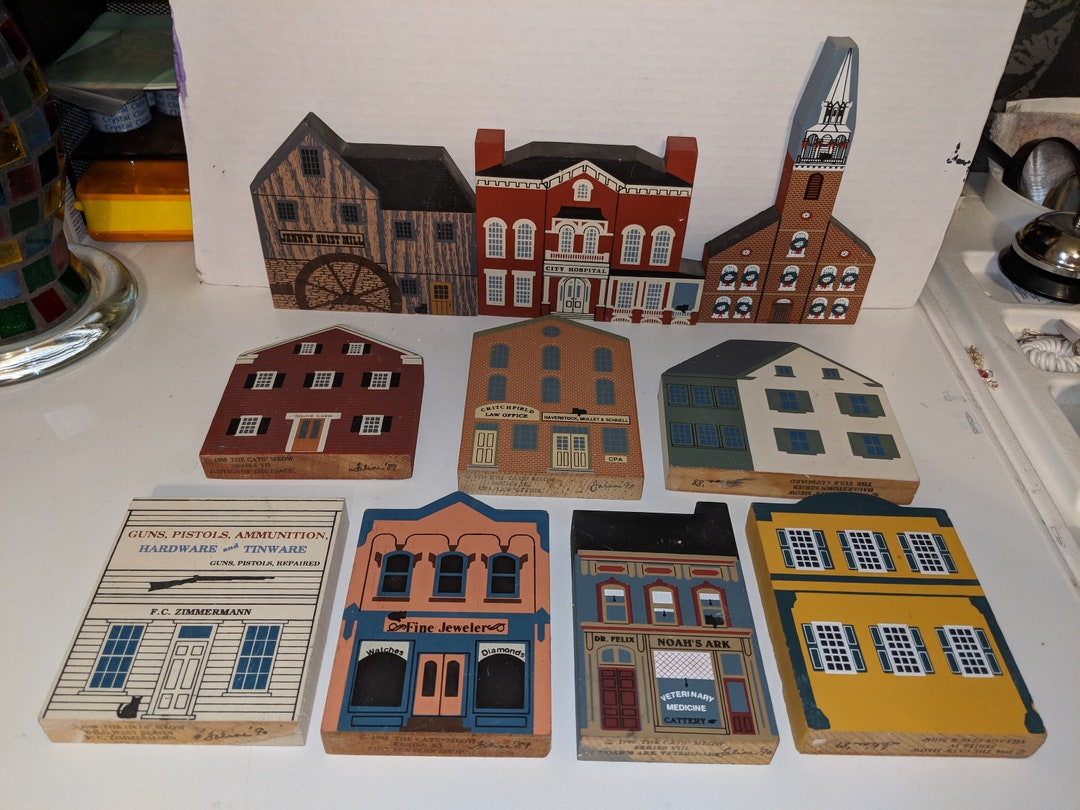 10PC Lot Cat's Meow Village / Tradesman Series / New England Christmas