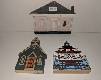 Cat's Meow Village / All Saints Chapel / Thomas Point Light / The Treasure Trimmer / Dean / Savannah / Wooden Houses / Shelf Sitters / CIJ