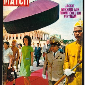 Paris Match Magazine Nov- Dec 1967 Farah Imperatrice Queen Elizabeth, Jackie  Jf Kennedy