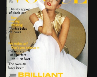Vogue UK June 1965 Cover: Jean Shrimpton /pattie Boyd / Jane