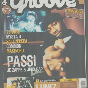Könnte beinhalten: Ein Magazincover mit einem Schwarzweißfoto eines Rappers mit dem Titel "Groove" und dem Text "L'année du rap en 50 Cd's".