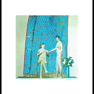Mulher sentada bebendo chá sendo servida por um companheiro de pé por David Hockney 1963 Folha de rasgo original montada na janela pronta para emoldurar