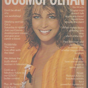 Op de afbeelding: De mei 1980-cover van het tijdschrift Cosmopolitan toont een lachende vrouw met blond haar. De cover bevat tekst als "Wees niet bang voor een seks workshop!" en "Dus praat je man niet meer met je?" Een fluitje hangt aan de oranje top van de vrouw.