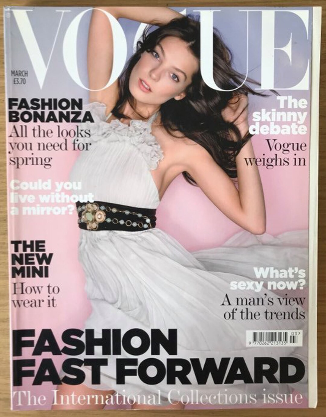 Vogue UK March 2007 British Original Fashion Magazine Cover