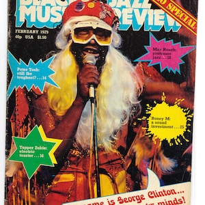 Puede incluir: Una portada de revista con un hombre con el pelo largo y blanco y un sombrero rojo con un micrófono en la mano. La portada de la revista es para Black Music & Jazz Review, una edición especial de discoteca de febrero de 1979. El texto de la portada dice "My name is George Clinton... I have come for your minds!"