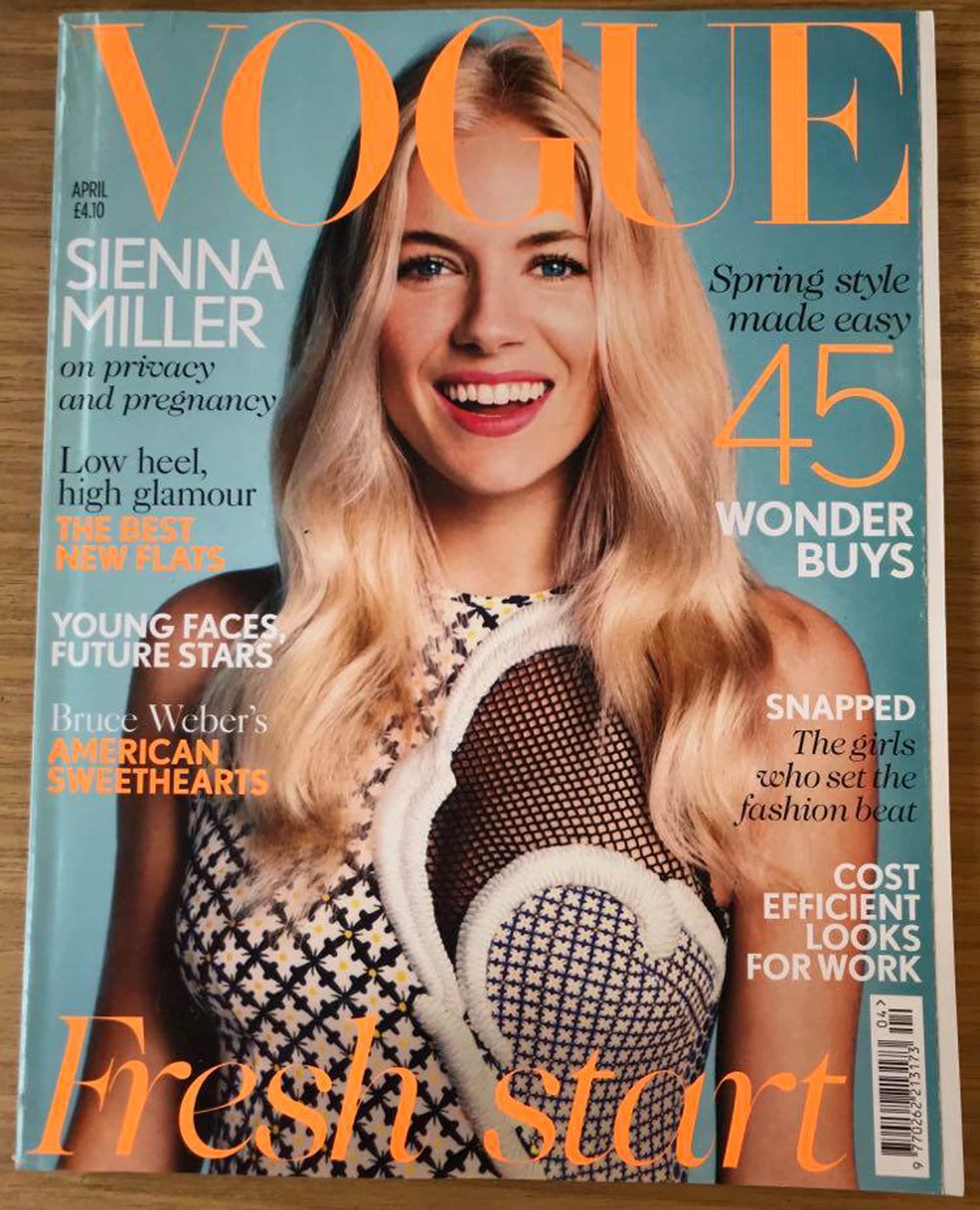 女性情報誌 Vogue UK Magazine April 2022 VOGUE UK MAGAZINE QUEEN ELIZABETH II PLATINUM JUBILEE SPECIAL