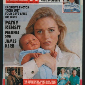 Puede incluir: Una portada de revista con una foto de Patsy Kensit sosteniendo a su hijo recién nacido, James Kerr. El titular de la portada dice "Patsy Kensit Presenta a su Hijo James Kerr". La revista se titula "HELLO!" y la fecha es el 19 de septiembre de 1992.