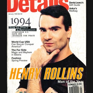 Puede incluir: Una portada de revista con Henry Rollins, el cantante principal de la banda Black Flag, con el título "Details" y el texto "Hombre del Año".