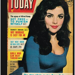 Può includere: Una copertina di rivista vintage con una donna con i capelli scuri e una maglia blu. La rivista si chiama "TODAY" e il testo sulla copertina recita "The agony of Alfred Kemp SET FREE - TO PUNISH MYSELF" e "The star who's on top Down Under".