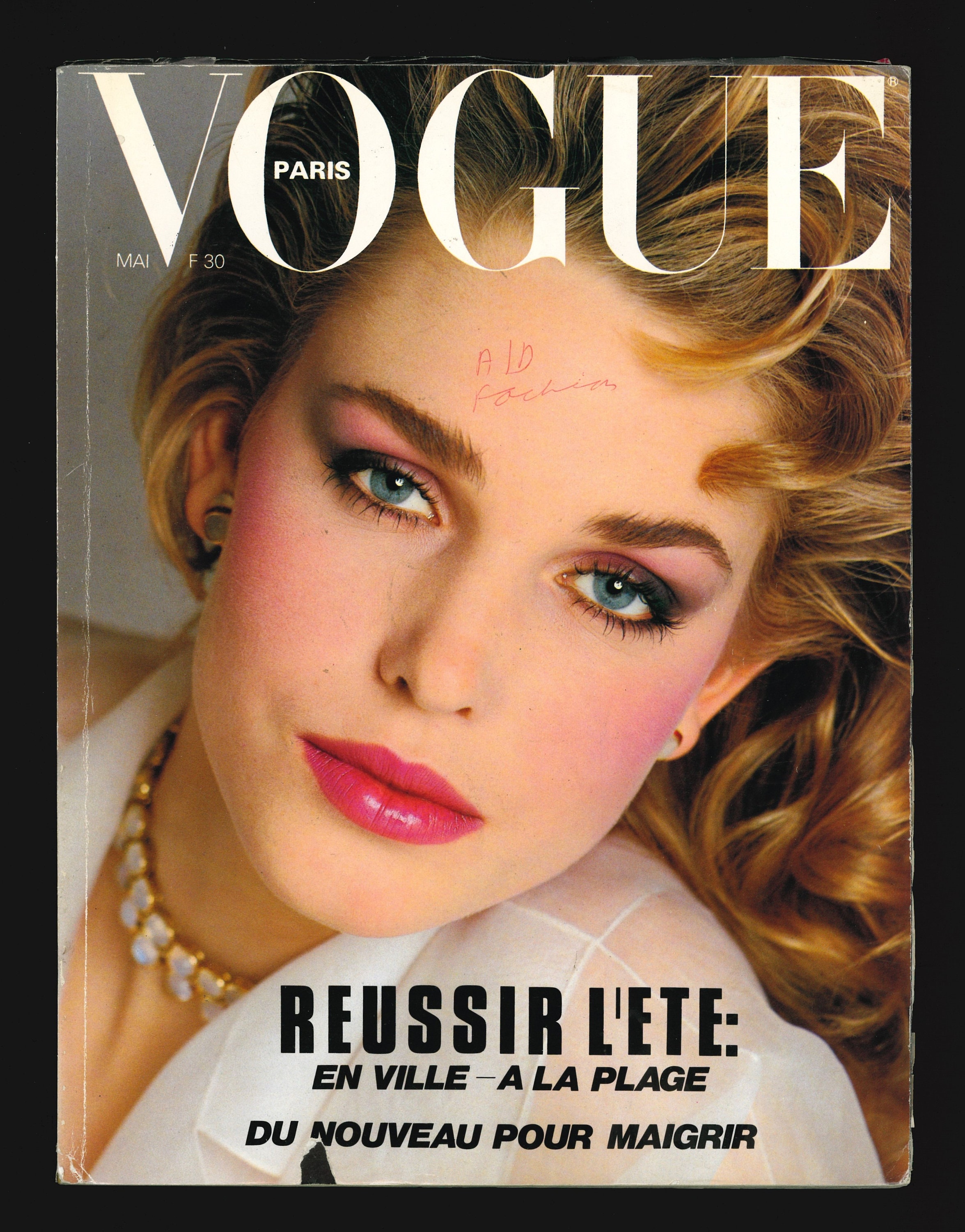 Vogue Paris No 626 May 1982 Original Vintage Fashion Magazine