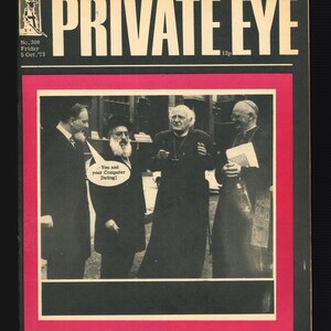 Op de afbeelding: Een omslag van het tijdschrift Private Eye van 5 oktober 1973, met een zwart-witfoto van vier mannen. De titel van het tijdschrift is wit, met de prijs '12p'. Een tekstballon zegt: "You and your Computer Dating!"