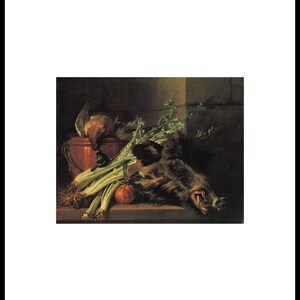 Może przedstawiać: Martwa natura przedstawiająca głowę dzika, miedziany garnek i warzywa. Głowa dzika leży na drewnianym stole, a garnek znajduje się za nią. Warzywa są ułożone przed głową dzika. Obraz jest namalowany w realistycznym stylu, z ciemnym tłem.