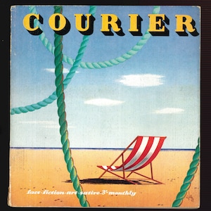 Può includere: Una copertina di rivista vintage con il titolo "COURIER" in lettere gialle a blocchi. La copertina presenta una scena di spiaggia con una sedia a sdraio a righe rosse e bianche e due corde verdi che pendono dalla parte superiore dell'immagine. Il testo "fact-fiction-art-satire 3'-monthly" è in basso nell'immagine.
