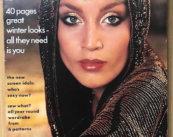 Vogue UK November 1975 Original Vintage Fashion Magazine Jerry Hall Titelfoto von Norman Parkinson