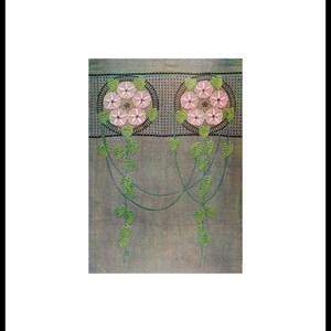 Peut inclure: Une illustration vintage d'un motif floral avec des fleurs roses et des feuilles vertes. Le motif est encadré par une bordure noire.