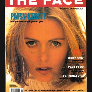 Puede incluir: La portada de la revista The Face con Patsy Kensit, una mujer rubia con ojos azules, que lleva un suéter blanco. El texto de la portada dice "The Face" y "Patsy Kensit, la nueva chica de oro de Hollywood".