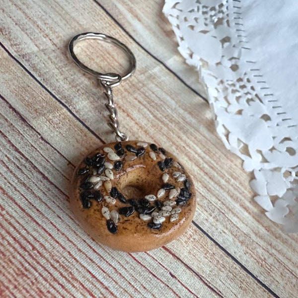 Charme bagel tout, bijoux alimentaires miniatures, porte-clés en argile polymère, charme, collier