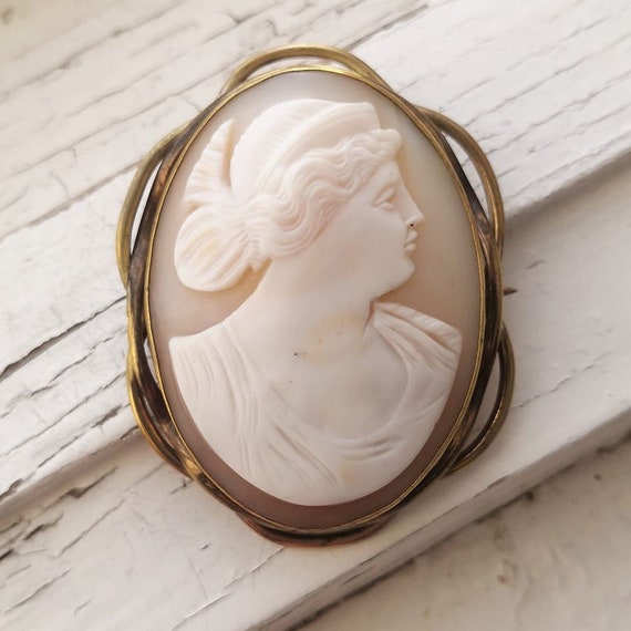 Antique Victorian Cameo Shell Brooch Old