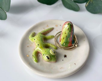 Porcelain Lizard Ring Holder, Small Trinket Dish, Jewelry Organizer, Ceramic Lizard, Jewelry Plate, Engagement Gift, Cute Reptile Lover Gift
