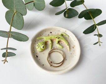 Plato de porcelana con forma de lagarto para baratijas, bandeja de cerámica hecha a mano para anillos.