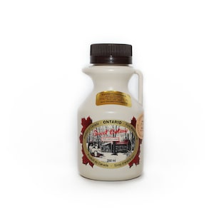 250ml Plastikkrug gefüllt mit reinem Ontario Maple Sirup