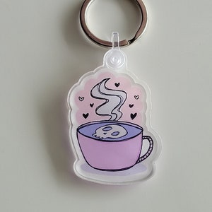 Porte-clé en acrylique avec illustration tasse de café, porte-clé avec illustration d'un café latté avec tête de mort en mousse de lait image 1