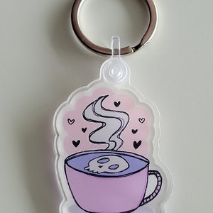 Porte-clé en acrylique avec illustration tasse de café, porte-clé avec illustration d'un café latté avec tête de mort en mousse de lait image 2