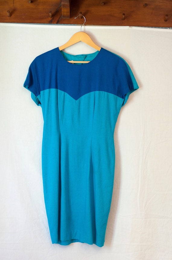 Blue Colorblock Peep Hole Back Dress