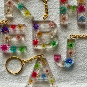 Custom Flower Resin Letter Keychain | Personalized Floral Letter Keychain | Botanical Monogram Keychain | Customized Initial Resin Keychain
