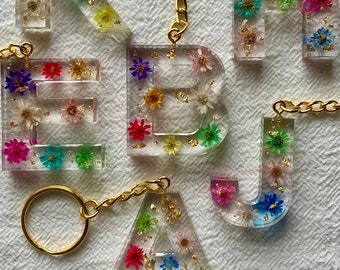 Custom Flower Resin Letter Keychain | Personalized Floral Letter Keychain | Botanical Monogram Keychain | Customized Initial Resin Keychain