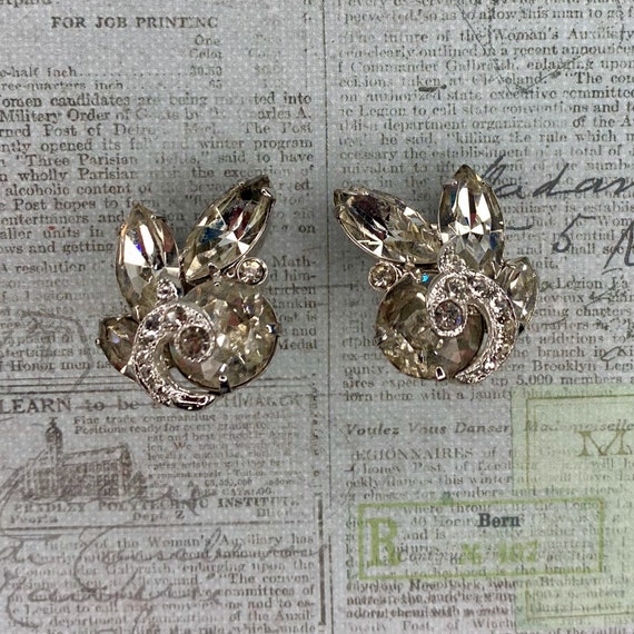 Vintage Eisenberg Rhinestone Clip Earrings, Abstr… - image 9