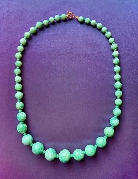 Vintage Green Glass Bead Necklace, Peking Glass B… - image 9