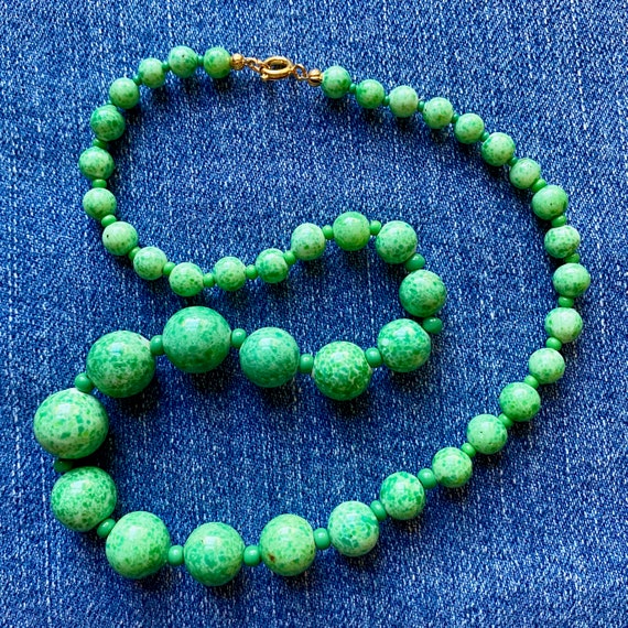 Vintage Green Glass Bead Necklace, Peking Glass B… - image 5