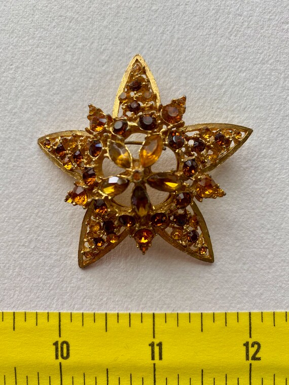 Gold tone rhinestone star - Gem