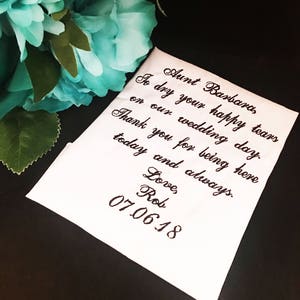Pañuelo de boda para la tía bordado por fichas de boda: regalo perfecto para una tía