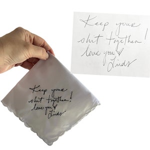 Mantenga su mierda juntos Pañuelo de boda blanco bordado en su escritura a mano por Tokens de boda - Regalo perfecto para dama de honor / Favor de boda