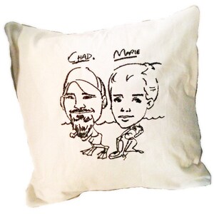 Almohada personalizada bordada con su foto en ella. Almohada de caricatura por fichas de boda- Regalo para novias y novios-Regalo de aniversario- Recuerdo