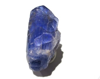 大きなタンザナイト結晶: タンザニア、メレラニ - 131.5カラット