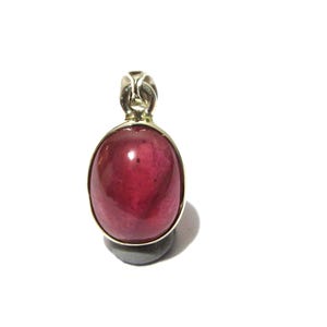 Colgante de rubí en plata de ley - Joyería protectora con piedras preciosas