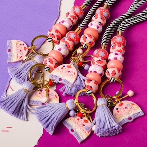 Librarian Beaded Lanyard, Daisy Teacher Lanyard, Floral Lanyard for Teachers, Cute ID Badge with Beads, Bookworm Lanyard ID, Teacher Gift