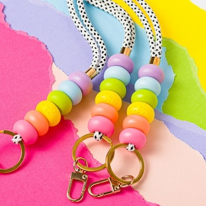 Rainbow Teacher Lanyard: Primary Colors Beaded Neck Keychain Holder imagem 10