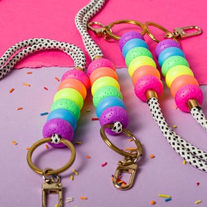 Neon Rainbow Teacher Lanyard: Primary Colors Neck Badge Holder bild 7