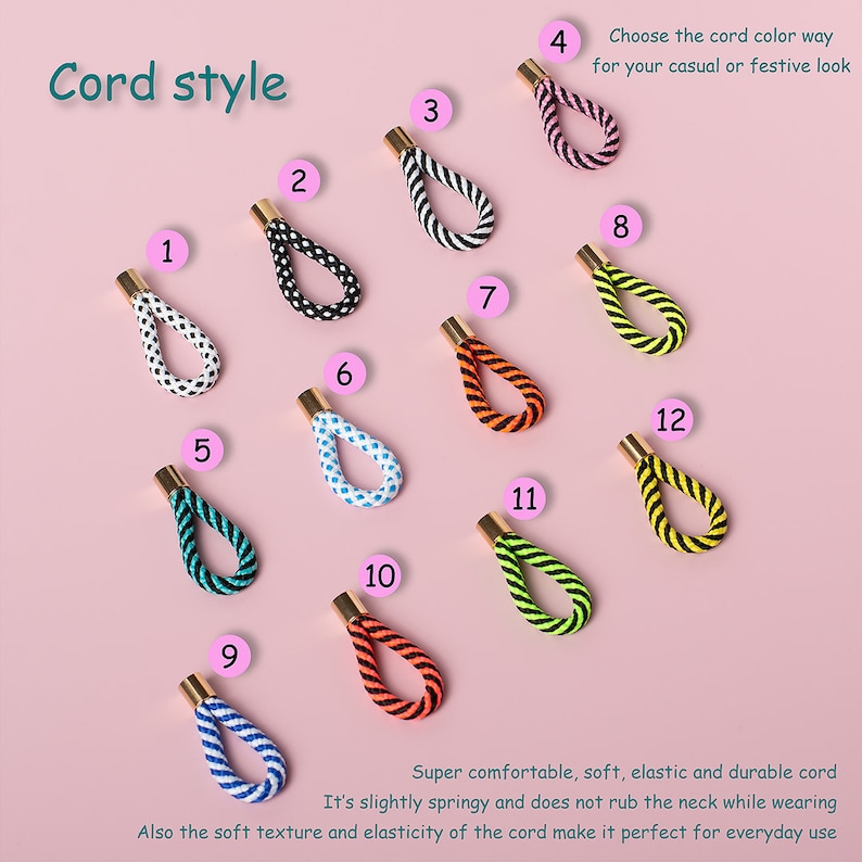 Pode incluir: Doze estilos de cord&atilde;o diferentes para colares ou pulseiras. Cada cord&atilde;o &eacute; de uma cor e padr&atilde;o diferentes, incluindo preto e branco, rosa e preto, laranja e preto, verde e preto, azul e branco, e muito mais. Os cord&otilde;es s&atilde;o exibidos em um fundo rosa. Escolha a cor do cord&atilde;o para seu visual casual ou festivo. Cord&atilde;o super confort&aacute;vel, macio, el&aacute;stico e dur&aacute;vel. &Eacute; ligeiramente el&aacute;stico e n&atilde;o esfrega no pesco&ccedil;o enquanto voc&ecirc; o usa. A textura macia e a elasticidade do cord&atilde;o tamb&eacute;m o tornam perfeito para o uso di&aacute;rio.