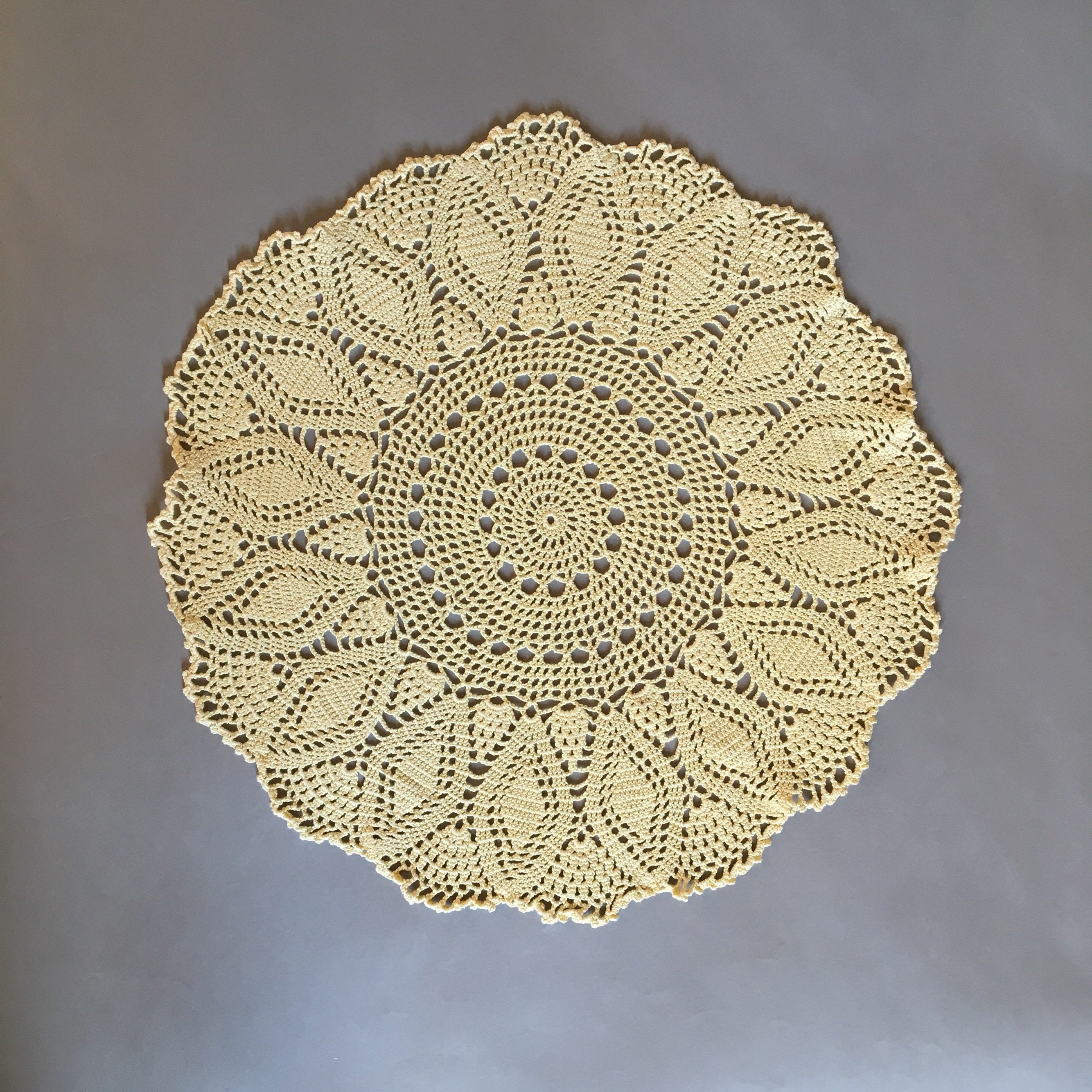 Vintage Napperon Au Crochet. Napperon Rond Fait à La Main. Beige. en Ivoire. Napperons Dentelle. Nap