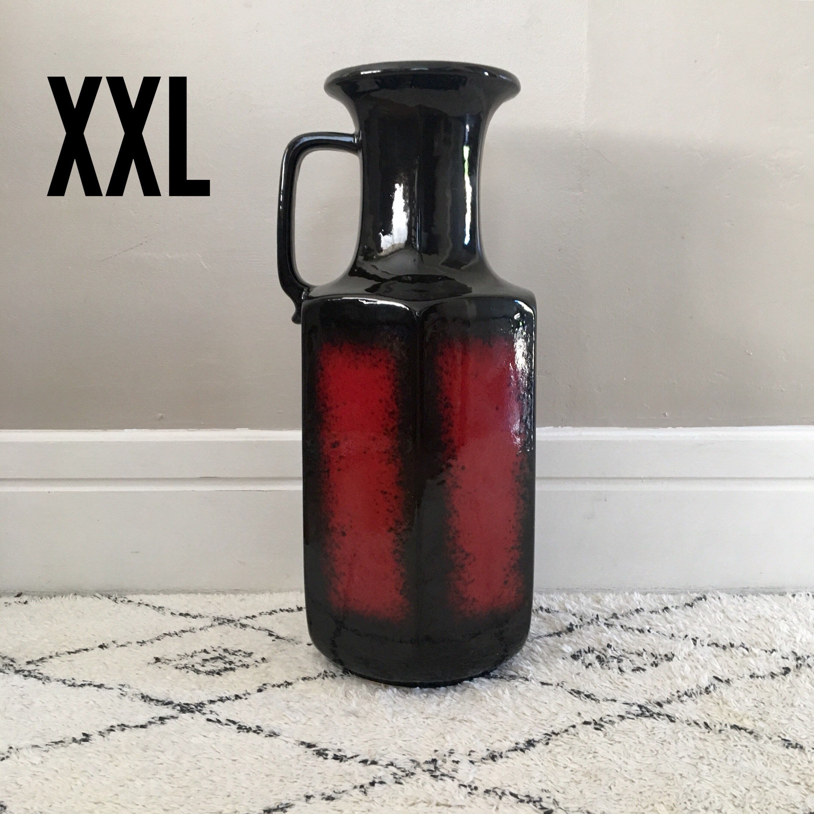 Vintage Grand Vase Noir et Rouge. C'est Scheurich. Poterie Ouest-Allemande. Vase Xxl. de Plancher. W